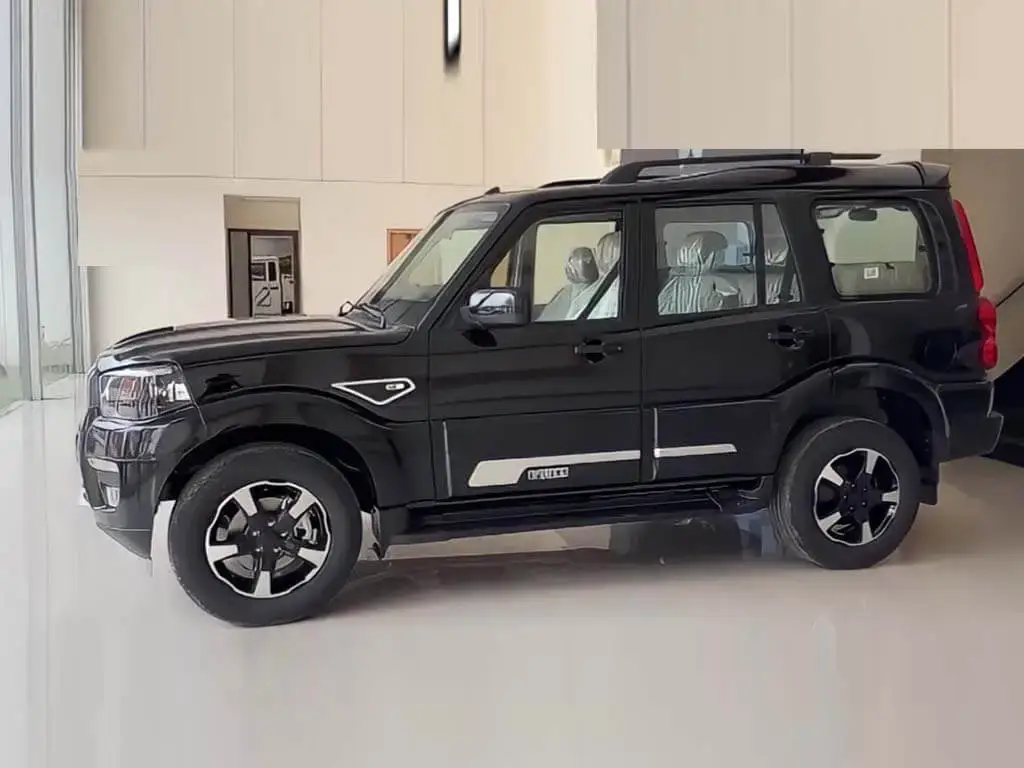 Mahindra Scorpio Classic S11